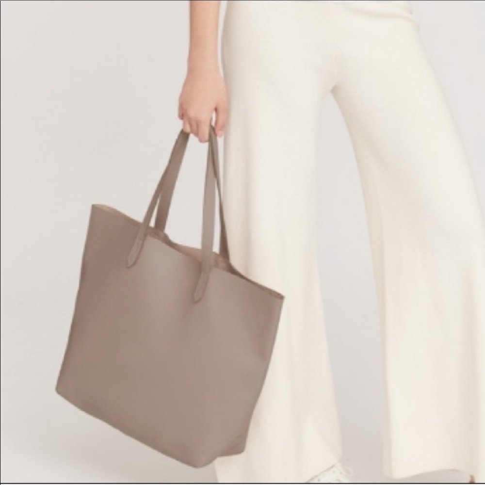 Cuyana classic leather tote in stone